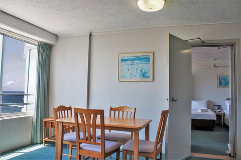 Equinox Resort - Accommodation Main Beach 12