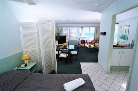 Equinox Resort - Accommodation Main Beach 16