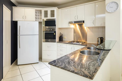 Jack And Newell Holiday Apartments - Accommodation Main Beach 30