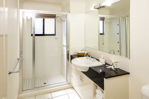 Jack And Newell Holiday Apartments - Accommodation Main Beach 24