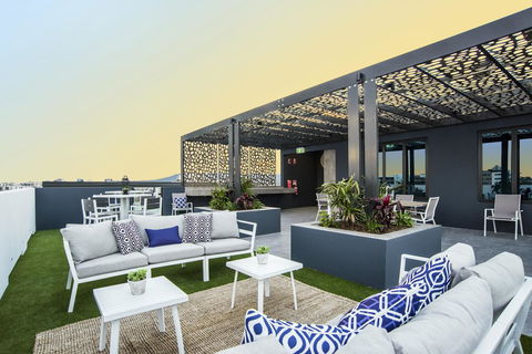 Arise Harmony Apartments - Accommodation Main Beach 1