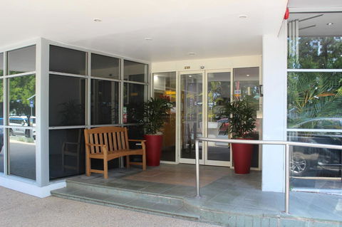 Madison Tower Mill Hotel - Accommodation Main Beach 1