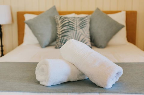 Apple Blossom Cottages - Accommodation Main Beach 12