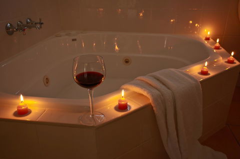 Apple Blossom Cottages - Accommodation Main Beach 13