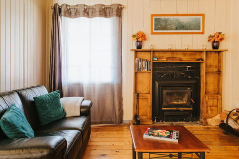 Apple Blossom Cottages - Accommodation Main Beach 4