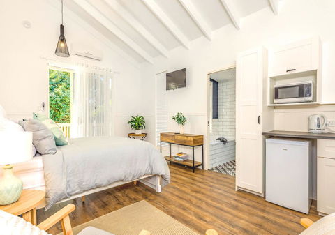 Hampton Estate Wines - Accommodation Main Beach 7