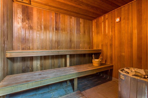 Oxygen Apartments - Accommodation Main Beach 9