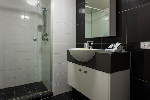 Oxygen Apartments - Accommodation Main Beach 5