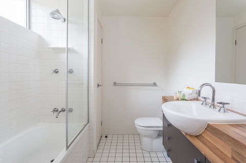 Oxygen Apartments - Accommodation Main Beach 24