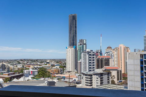 Oxygen Apartments - Accommodation Main Beach 33