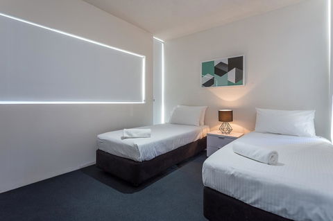 Oxygen Apartments - Accommodation Main Beach 21