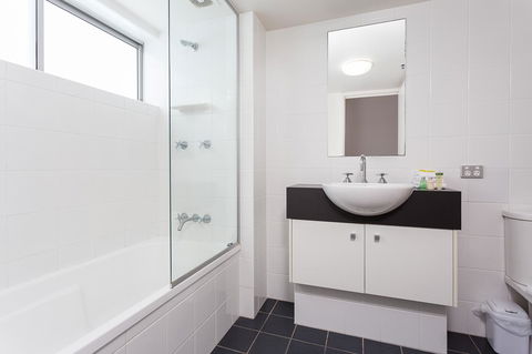 Oxygen Apartments - Accommodation Main Beach 12