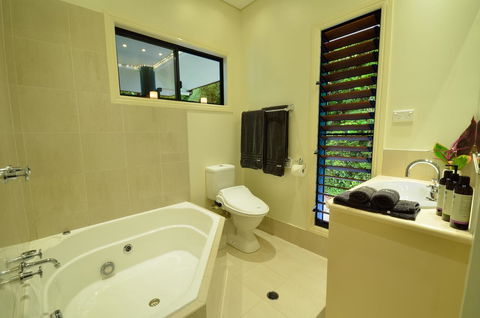 Misty Mountains Rainforest Retreat - Accommodation Main Beach 12