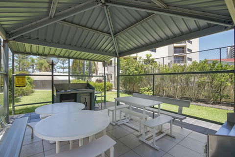 Burleigh Esplanade Apartments - Accommodation Main Beach 24
