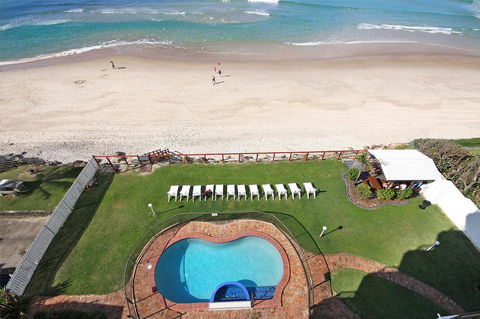 Spindrift On The Beach - Absolute Beachfront - Accommodation Main Beach 9