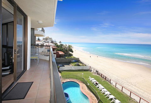 Spindrift On The Beach - Absolute Beachfront - Accommodation Main Beach 0