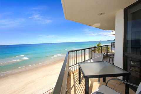 Spindrift On The Beach - Absolute Beachfront - Accommodation Main Beach 11