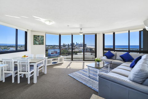 Spindrift On The Beach - Absolute Beachfront - Accommodation Main Beach 3