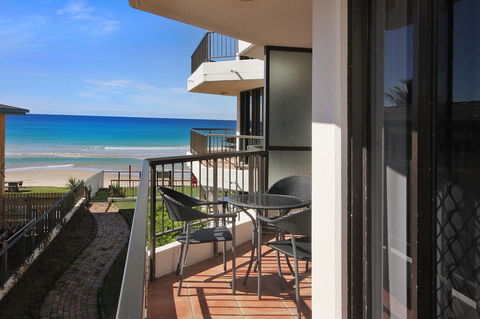 Spindrift On The Beach - Absolute Beachfront - Accommodation Main Beach 37