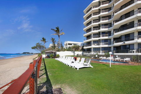 Spindrift On The Beach - Absolute Beachfront - Accommodation Main Beach 1