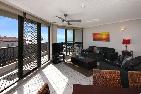 Spindrift On The Beach - Absolute Beachfront - Accommodation Main Beach 39