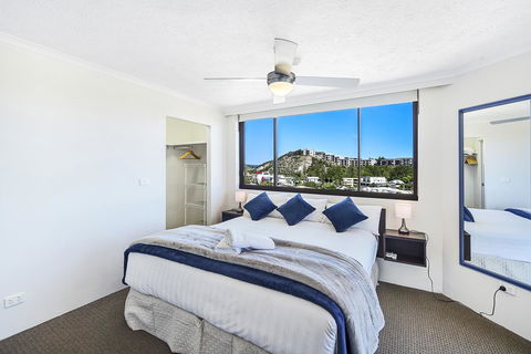 Spindrift On The Beach - Absolute Beachfront - Accommodation Main Beach 2