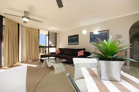 Spindrift On The Beach - Absolute Beachfront - Accommodation Main Beach 8