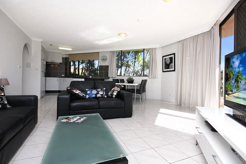 Spindrift On The Beach - Absolute Beachfront - Accommodation Main Beach 33