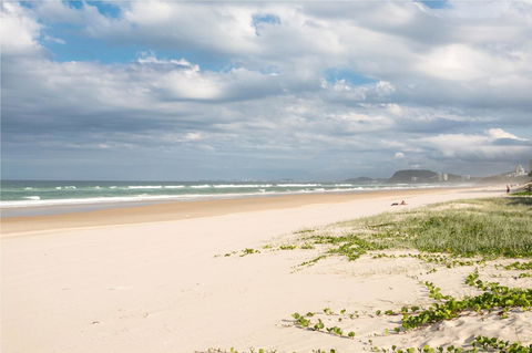 Spindrift On The Beach - Absolute Beachfront - Accommodation Main Beach 18