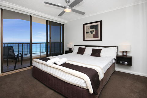 Spindrift On The Beach - Absolute Beachfront - Accommodation Main Beach 5