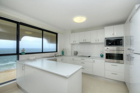 Spindrift On The Beach - Absolute Beachfront - Accommodation Main Beach 30