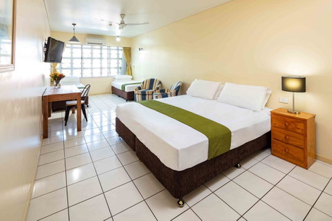 Hides Hotel - Accommodation Main Beach 13