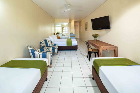 Hides Hotel - Accommodation Main Beach 14