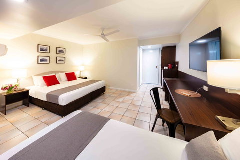 Hides Hotel - Accommodation Main Beach 7