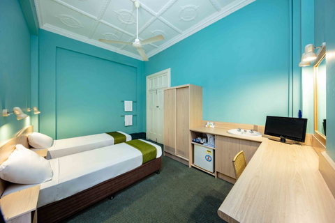 Hides Hotel - Accommodation Main Beach 17