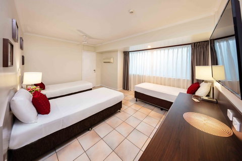 Hides Hotel - Accommodation Main Beach 9