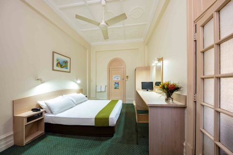 Hides Hotel - Accommodation Main Beach 15