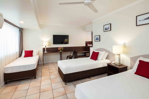 Hides Hotel - Accommodation Main Beach 8
