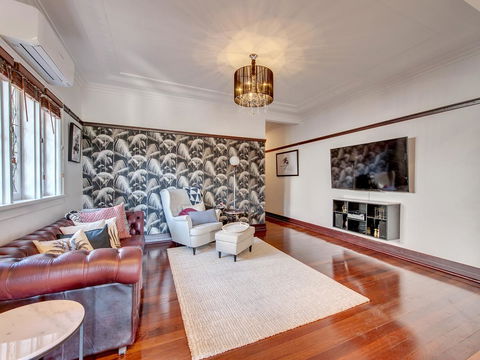 Anville Court - Accommodation Main Beach 3