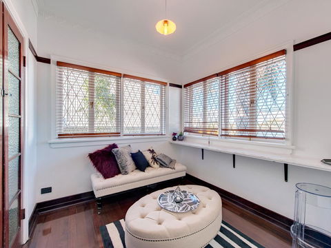 Anville Court - Accommodation Main Beach 13