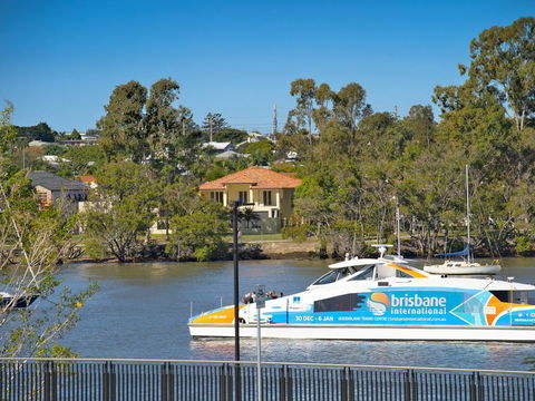 Anville Court - Accommodation Main Beach 11