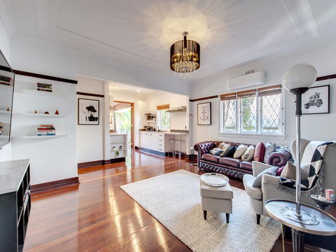 Anville Court - Accommodation Main Beach 6