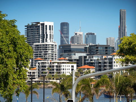 Anville Court - Accommodation Main Beach 10