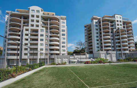 The Oasis Apartments - Accommodation Main Beach 4