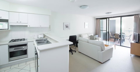 The Oasis Apartments - Accommodation Main Beach 5