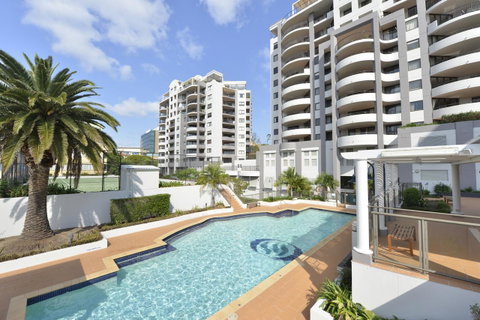 The Oasis Apartments - Accommodation Main Beach 0