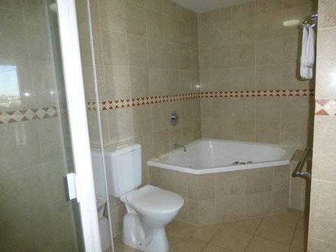 The Oasis Apartments - Accommodation Main Beach 19
