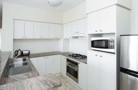 The Oasis Apartments - Accommodation Main Beach 11