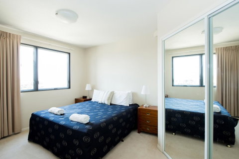 The Oasis Apartments - Accommodation Main Beach 13