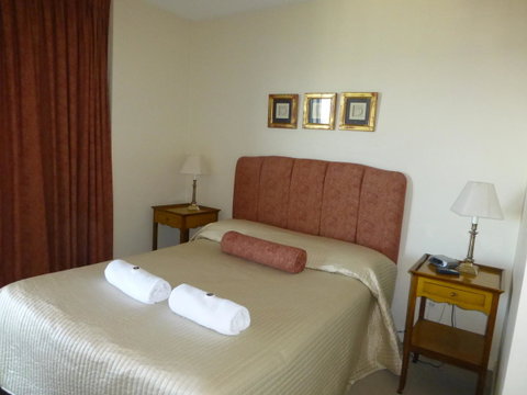 The Oasis Apartments - Accommodation Main Beach 18